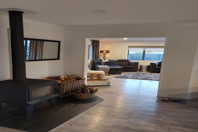 Photo of property in 4 Heaphy Place, Pukehangi, Rotorua, 3015