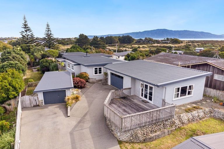 Photo of property in 6 Ruru Road, Otaihanga, Paraparaumu, 5036