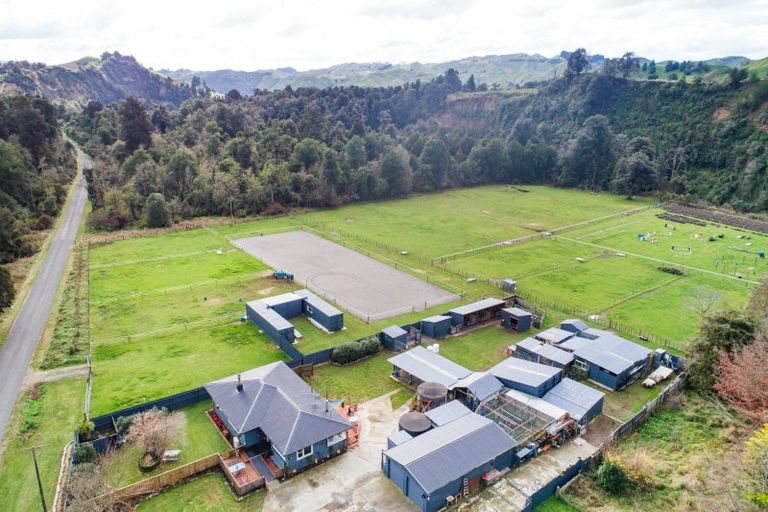 Photo of property in 12 Lagoon Road, Rangiwahia, Kimbolton, 4774