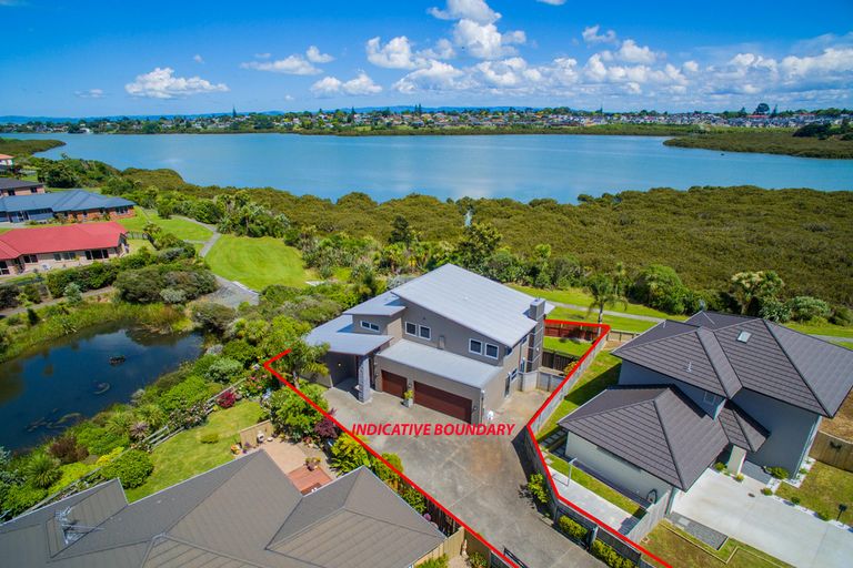 Photo of property in 16 Stranraer Crescent, Wattle Downs, Auckland, 2103