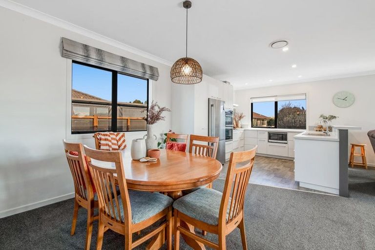 Photo of property in 7 Raabia Close, Parakai, 0830