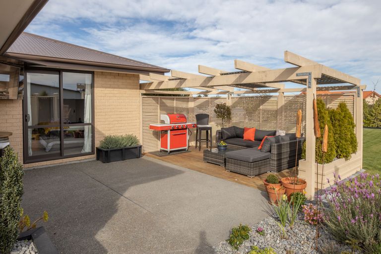 Photo of property in 6 Pemberton Drive, Amberley, 7410