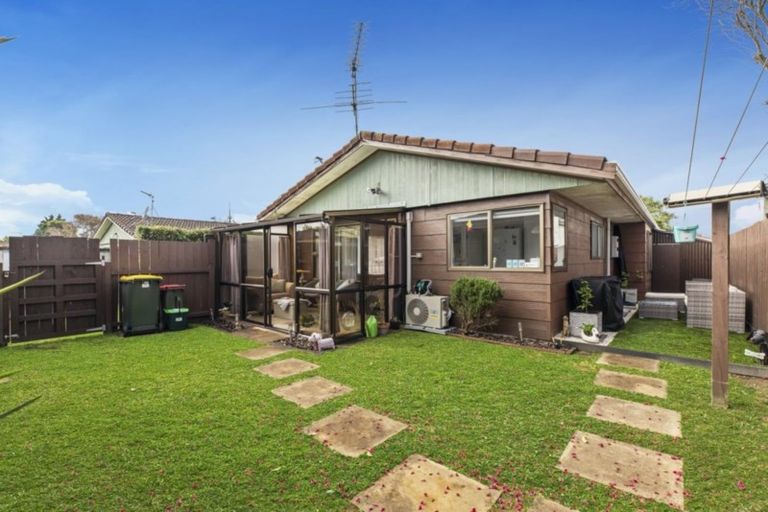 Photo of property in 1/2 Short Street, Papakura, 2110