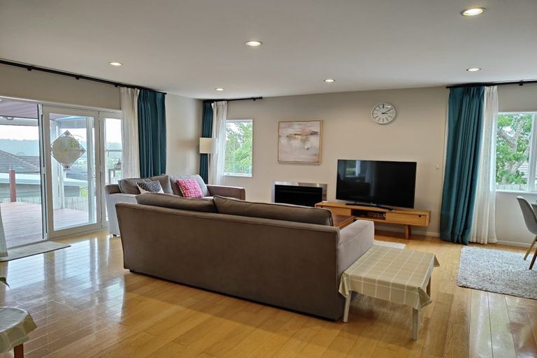 Photo of property in 90 Oakway Drive, Schnapper Rock, Auckland, 0632