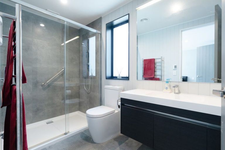 Photo of property in 6 Pukatea Close, Raumati Beach, Paraparaumu, 5032