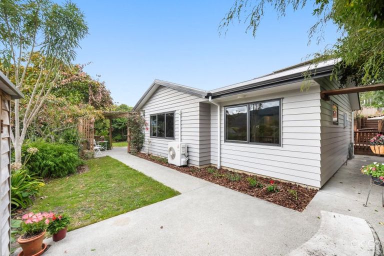 Photo of property in 32a Dowling Grove, Silverstream, Upper Hutt, 5019