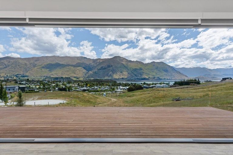 Photo of property in 13 Akitu Rise, Wanaka, 9305