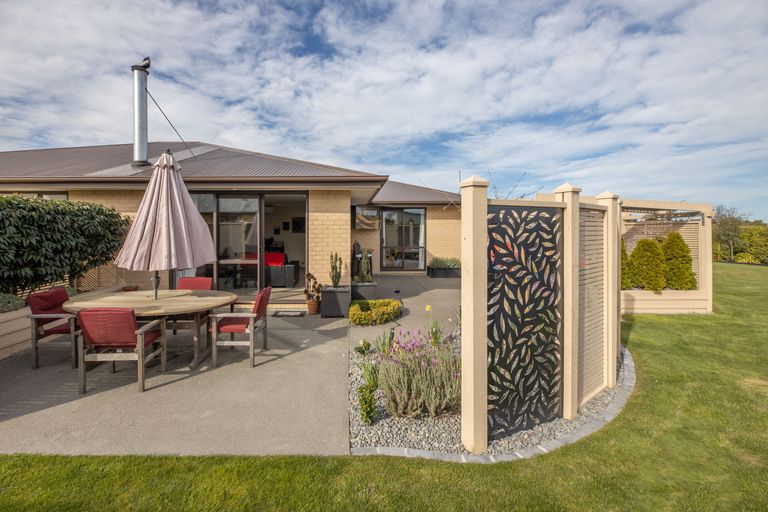 Photo of property in 6 Pemberton Drive, Amberley, 7410