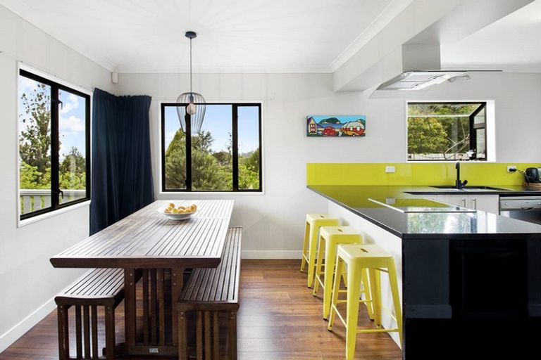 Photo of property in 136 Mountain Road, Henderson Valley, Auckland, 0612