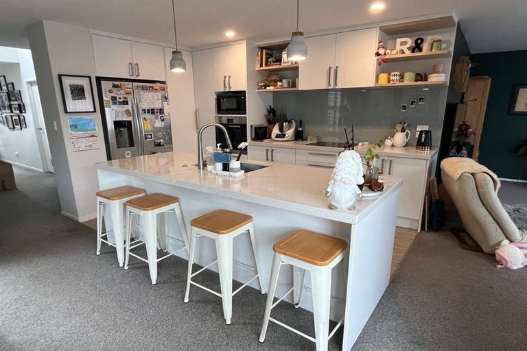 Photo of property in 8 Ruhanui Lane, Pakuranga Heights, Auckland, 2010