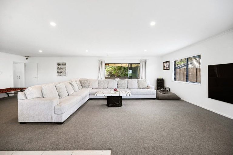 Photo of property in 56 Farnborough Drive, Grandview Heights, Hamilton, 3200