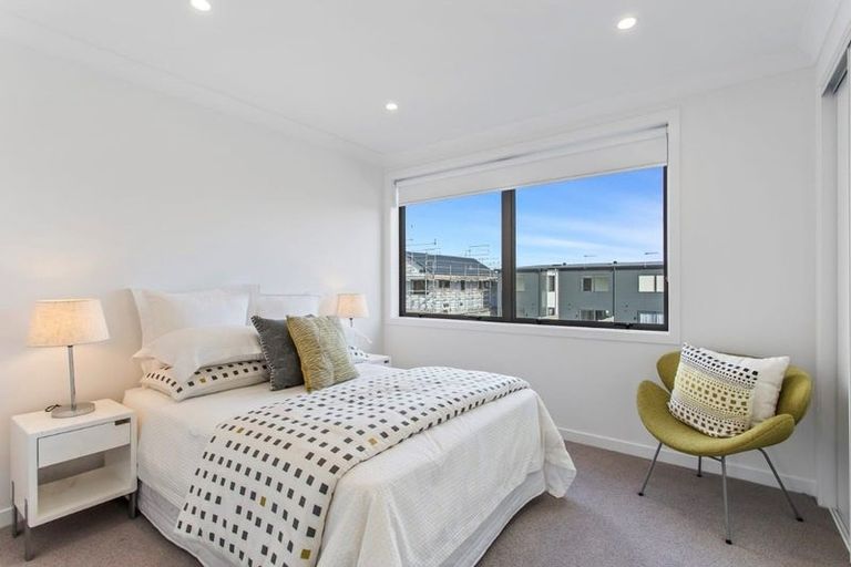 Photo of property in 5 Park Green Avenue, Rosehill, Papakura, 2113