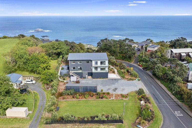 Photo of property in 133 Waitea Road, Muriwai, Waimauku, 0881