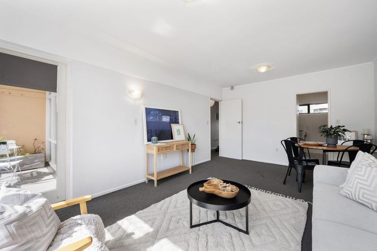 Photo of property in 10/4 Claremont Grove, Mount Victoria, Wellington, 6011
