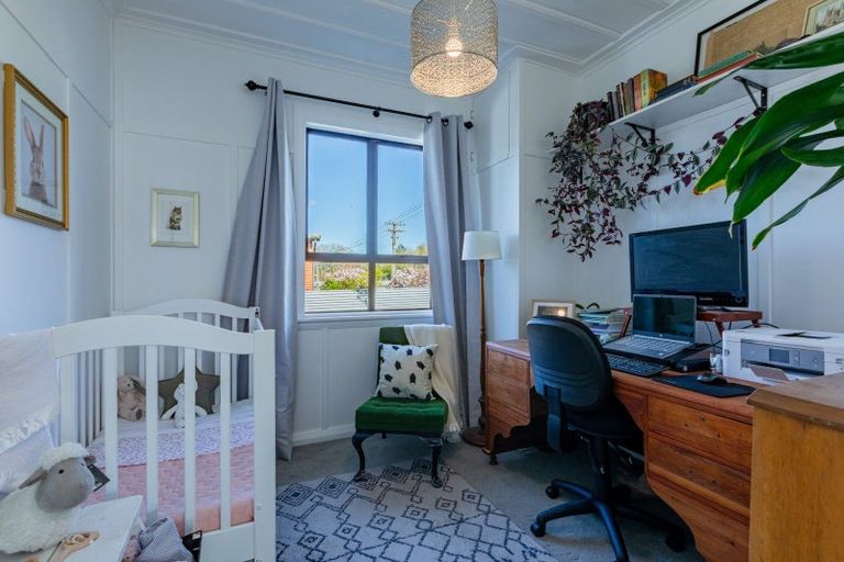 Photo of property in 13 Waverley Street, Waipawa, 4210