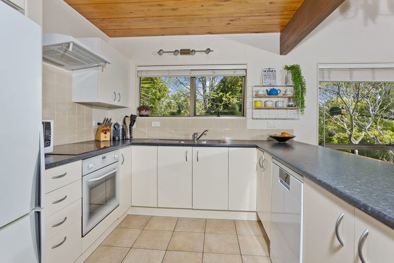 Photo of property in 20 Kallista Place, Browns Bay, Auckland, 0630