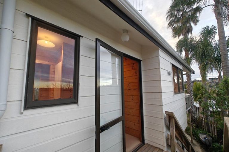 Photo of property in 2/8 Camilla Grove, Totara Vale, Auckland, 0629