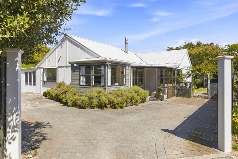 Photo of property in 72 Elizabeth Street, Waikanae, 5036