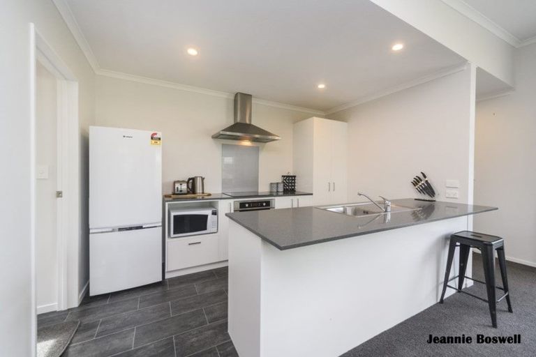 Photo of property in 52 Exeter Crescent, Takaro, Palmerston North, 4412