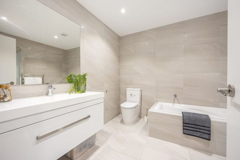 Photo of property in 2 James Mcleod Way, Silverdale, 0932