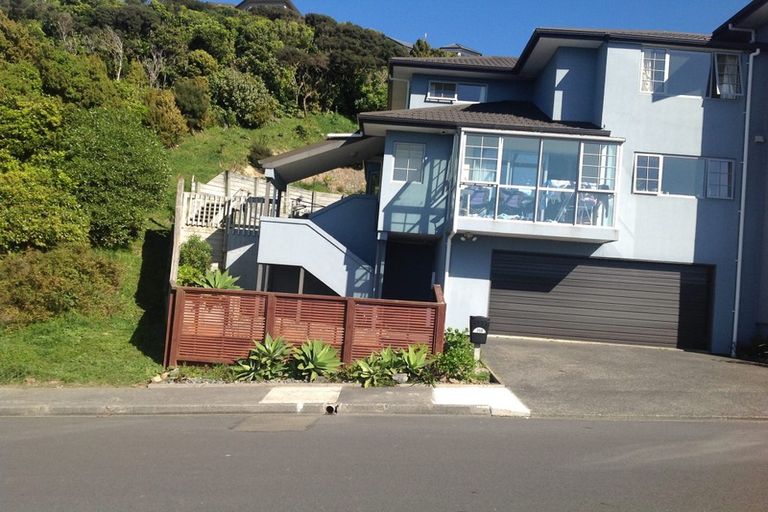 Photo of property in 36b Tamworth Crescent, Newlands, Wellington, 6037