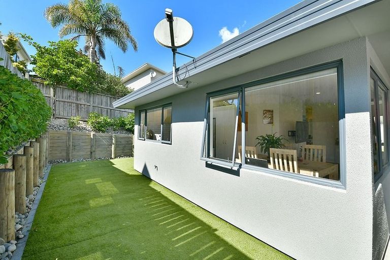 Photo of property in 2/128 Brian Crescent, Stanmore Bay, Whangaparaoa, 0932