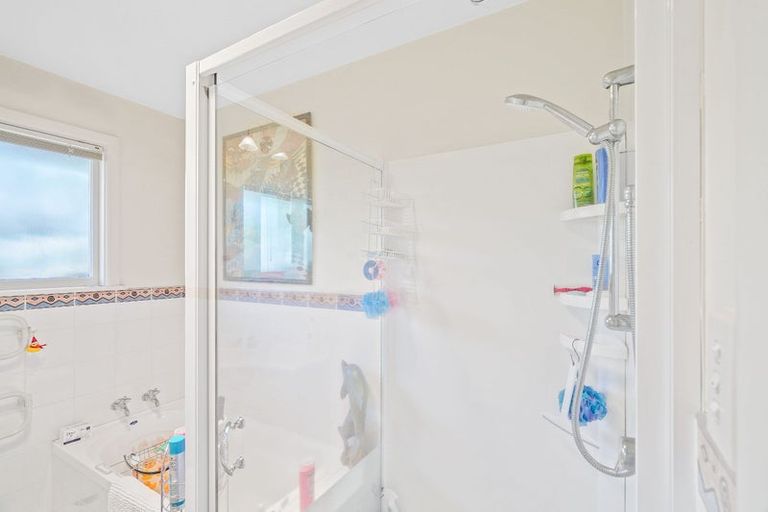 Photo of property in 21 Oakfield Street, Burnside, Christchurch, 8053