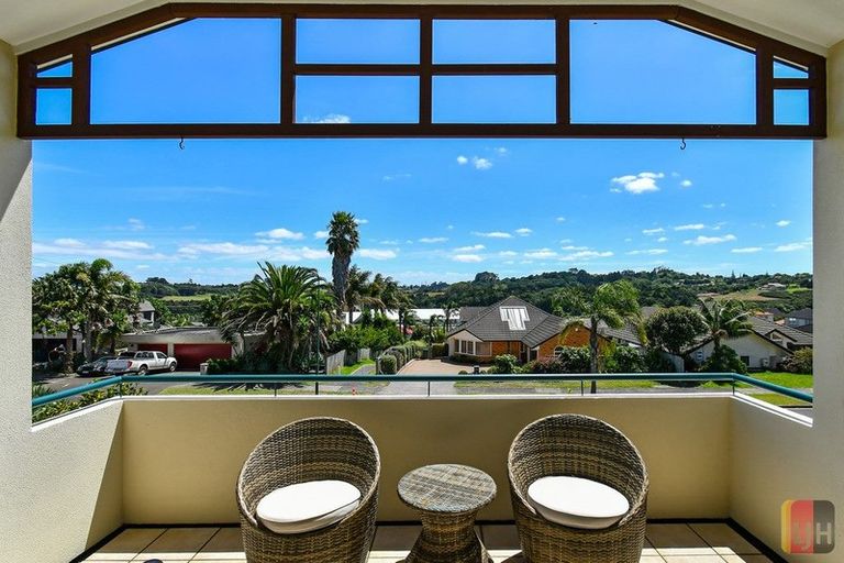 Photo of property in 11 Lamia Place, The Gardens, Auckland, 2105