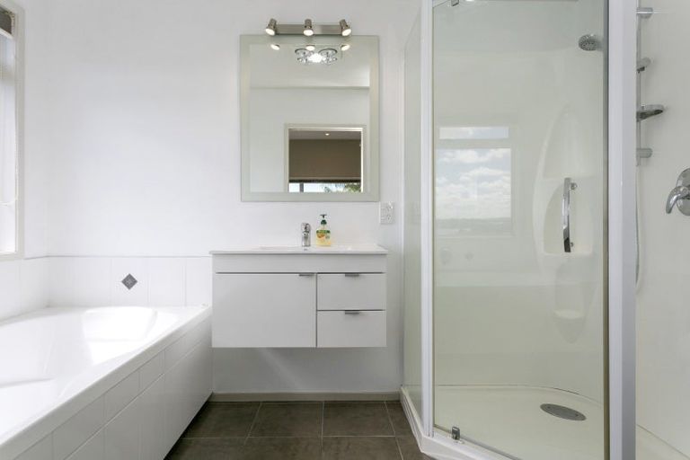 Photo of property in 33 Shera Street, Acacia Bay, Taupo, 3330