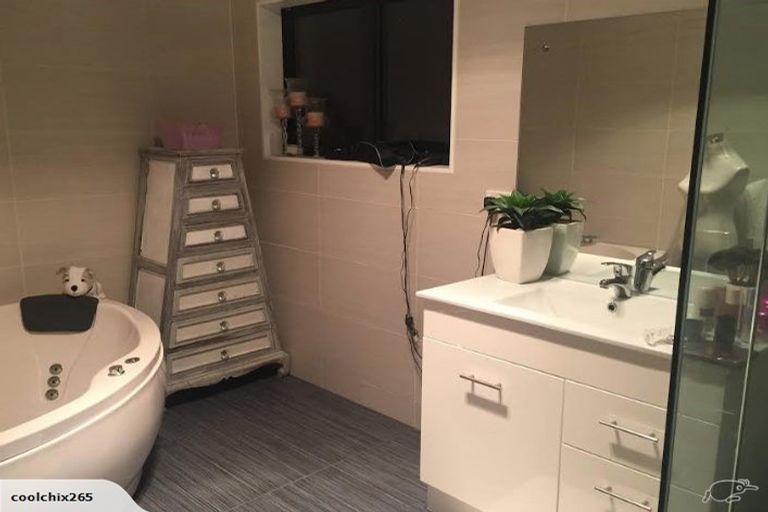 Photo of property in 29 Midhurst Avenue, Henderson, Auckland, 0612