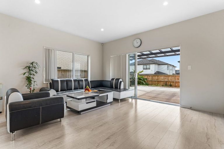 Photo of property in 42 Lime Hill Rise, Flat Bush, Auckland, 2019