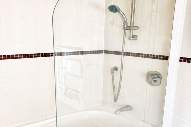 Photo of property in 11/64 Schnapper Rock Road, Schnapper Rock, Auckland, 0632