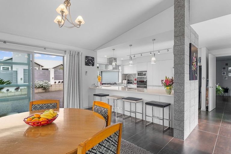 Photo of property in 8 Ruru Place, Levin, 5510