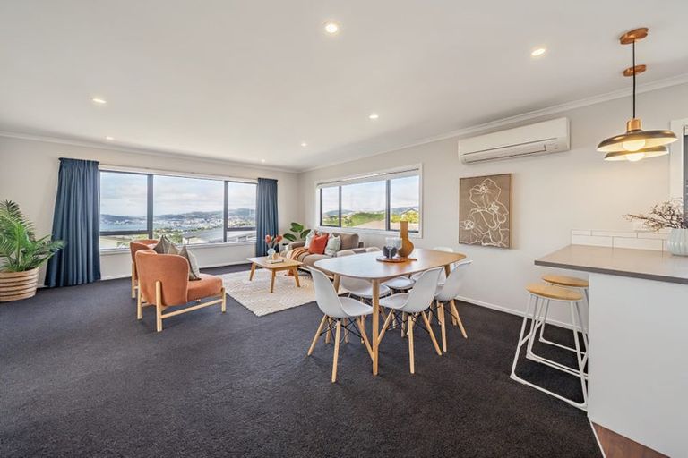 Photo of property in 12 Grumman Lane, Newlands, Wellington, 6037