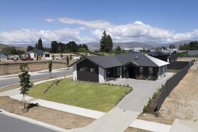 Photo of property in 2 Travertine Street, Cromwell, 9310