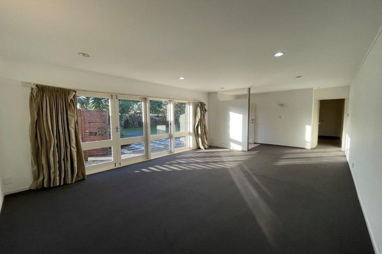Photo of property in 43 Meadway, Sunnyhills, Auckland, 2010