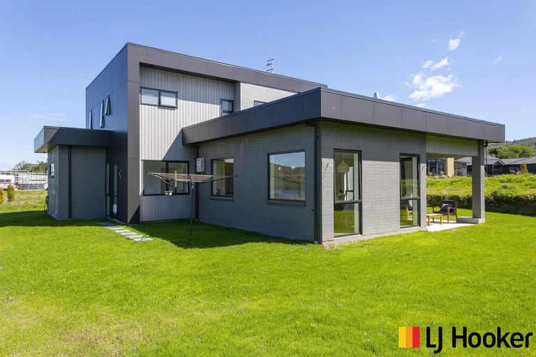 Photo of property in 32 Okaia Drive, Kinloch, Taupo, 3377