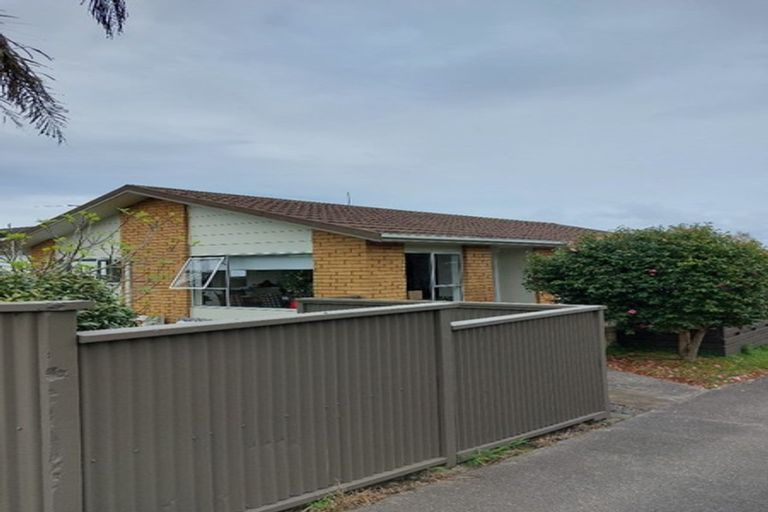 Photo of property in 1/193 Lake Road, Belmont, Auckland, 0622