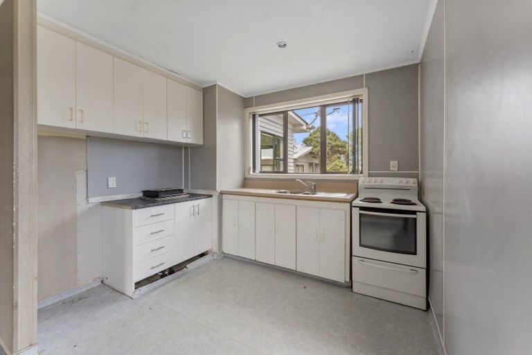 Photo of property in 2 Gibson Crescent, Naenae, Lower Hutt, 5011