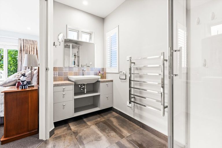 Photo of property in 2a Busby Hill, Havelock North, 4130