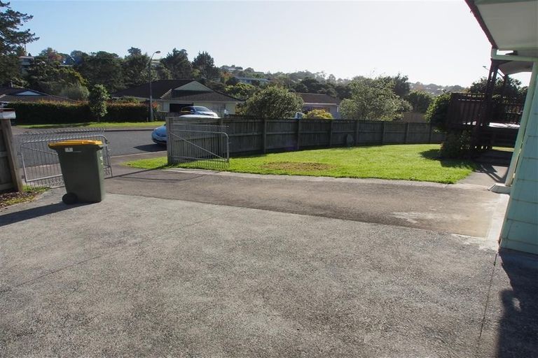 Photo of property in 8 Katrina Place, Massey, Auckland, 0614