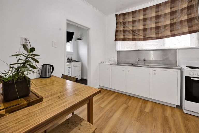 Photo of property in 210 South Road, Hawera, 4610