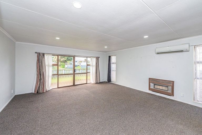 Photo of property in 8 Tongariro Street, Castlecliff, Whanganui, 4501