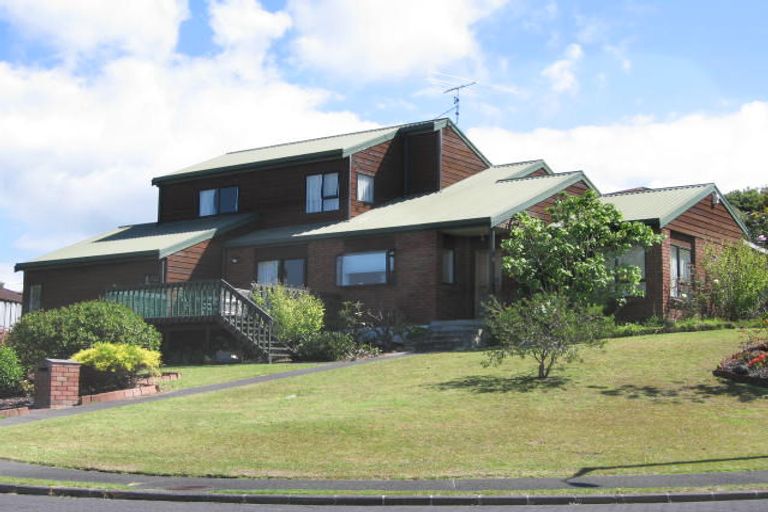 Photo of property in 3 Cairnbrae Court, Northcross, Auckland, 0632