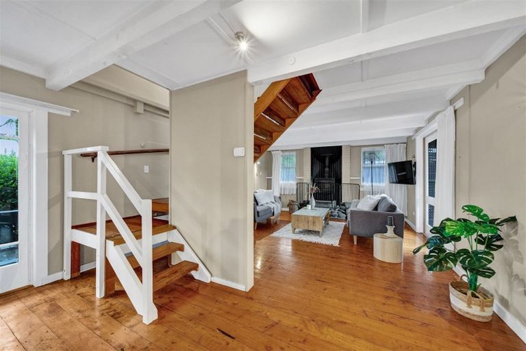 Photo of property in 18 Ohawe Terrace, Ohawe, Hawera, 4671