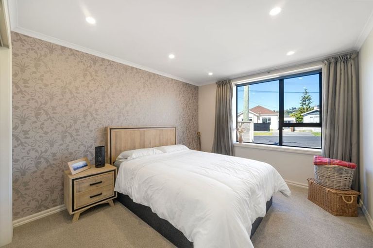 Photo of property in 8 Hargest Crescent, Saint Kilda, Dunedin, 9012