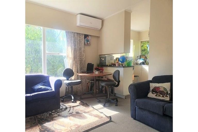 Photo of property in 2/16 Kapiti Place, Sunnynook, Auckland, 0620
