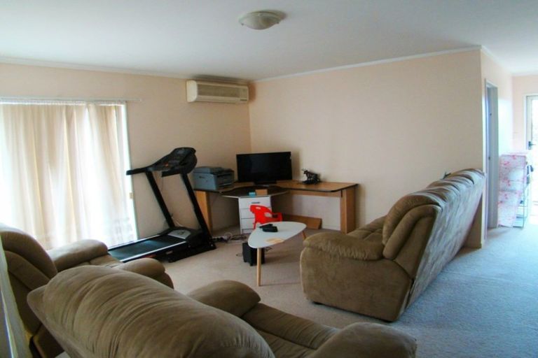 Photo of property in 18 Matilda Place, Weymouth, Auckland, 2103