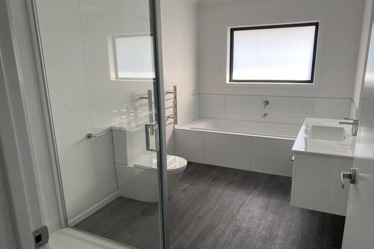 Photo of property in 209a Walter Strevens Drive, Conifer Grove, Takanini, 2112