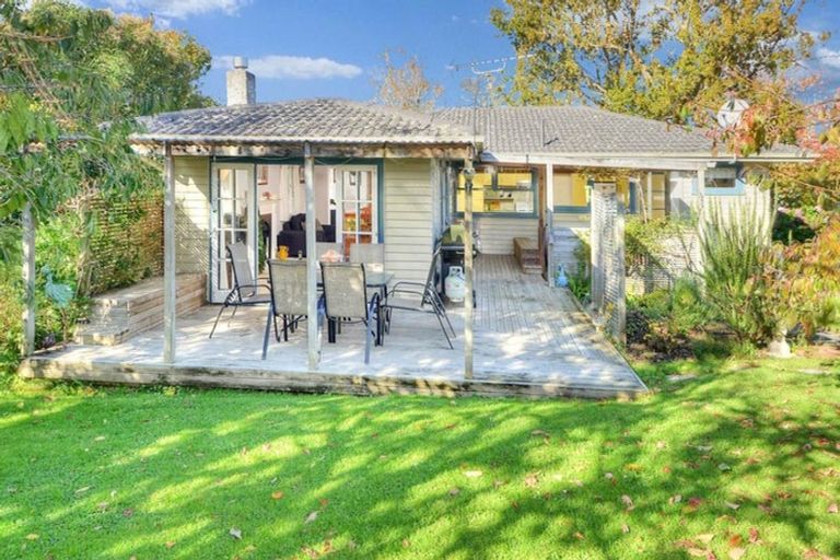 Photo of property in 8 Normanton Street, Glenfield, Auckland, 0629